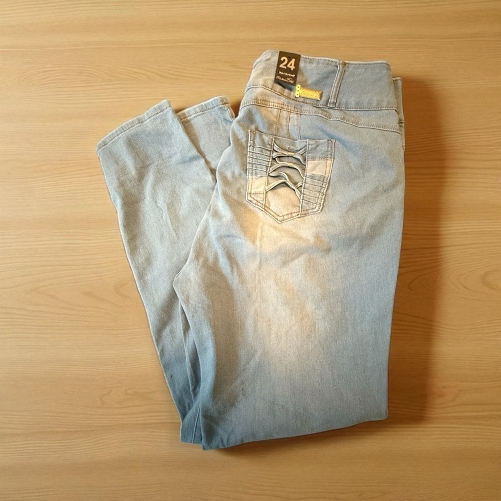 Stylish Light Blue Skinny Jeans for Women